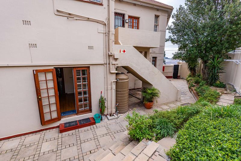 2 Bedroom Property for Sale in Sea Point Western Cape